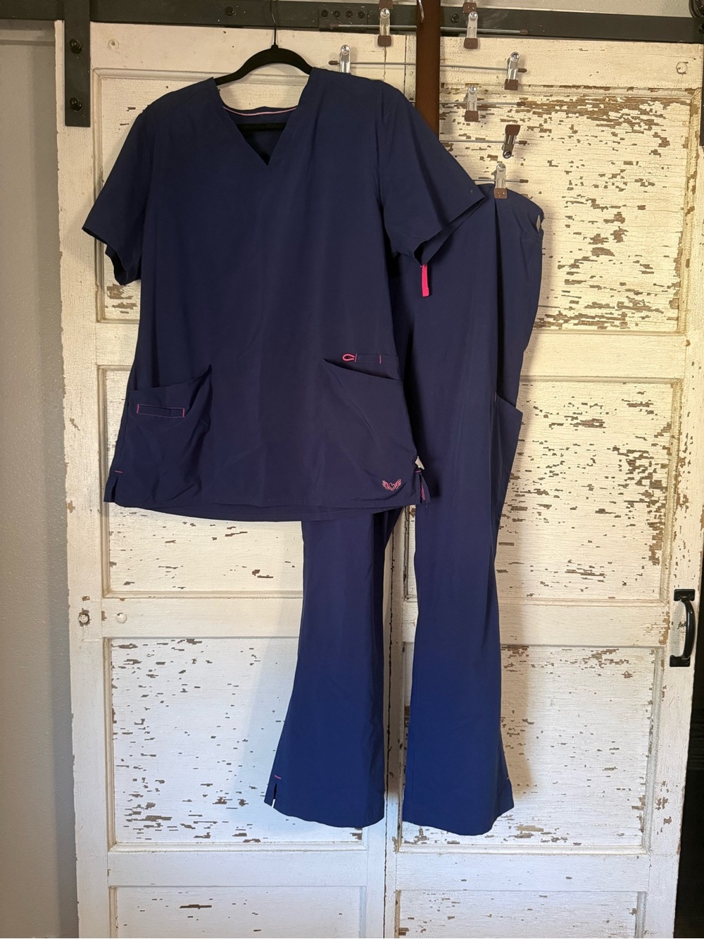 Women’s Navy Scrub Set – LARGE TOP MEDIUM BOTTOM